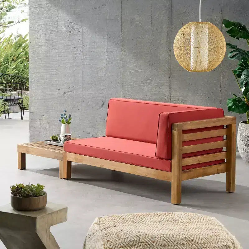 Causeuse à bras droit et table basse d'extérieur Oana en bois d'acacia, lot de 2, teck/rouge - Christopher Knight Home : Salon de jardin rustique avec coussins moelleux
