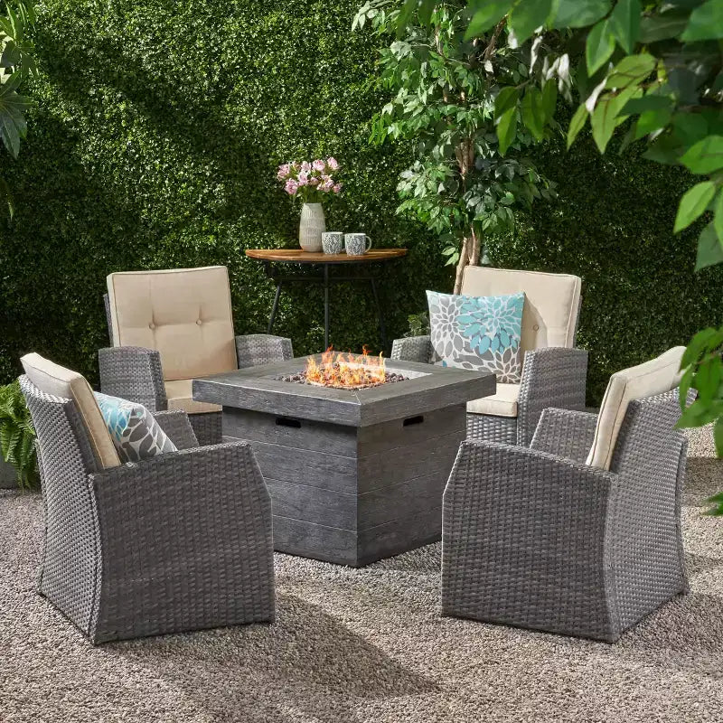 Christopher Knight Home Mawbey Salon de Jardin 5 Pièces avec Fauteuils et Foyer Extérieur en Rotin et Coussins
