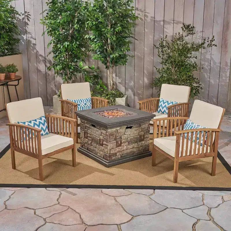 Christopher Knight Home Courtland Ensemble 5 pièces fauteuils de club et foyer d'extérieur en bois d'acacia avec coussins