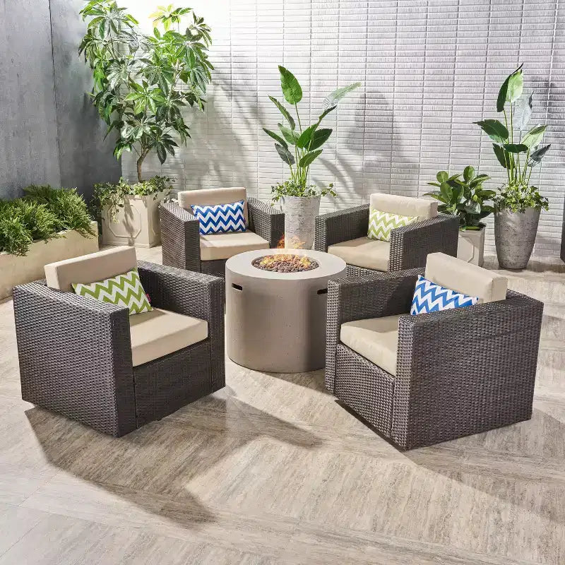 Christopher Knight Home Eli Ensemble de 5 pièces comprenant un fauteuil club pivotant et un foyer extérieur en osier avec coussins