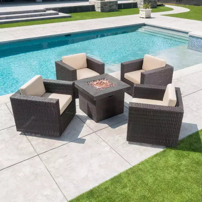 GDFStudio Venise Ensemble d'extérieur 5 pièces avec fauteuil pivotant en osier et foyer avec coussins