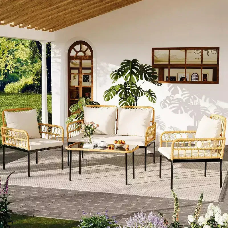 Ensemble de mobilier de patio 4 pièces, causeuse et chaises en rotin PE tressé résistant aux intempéries avec table basse en verre et cadre en acier, ensemble de conversation bohème