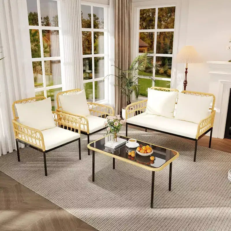 Ensemble de mobilier de patio 4 pièces, causeuse et chaises en rotin PE tressé résistant aux intempéries avec table basse en verre et cadre en acier, ensemble de conversation bohème