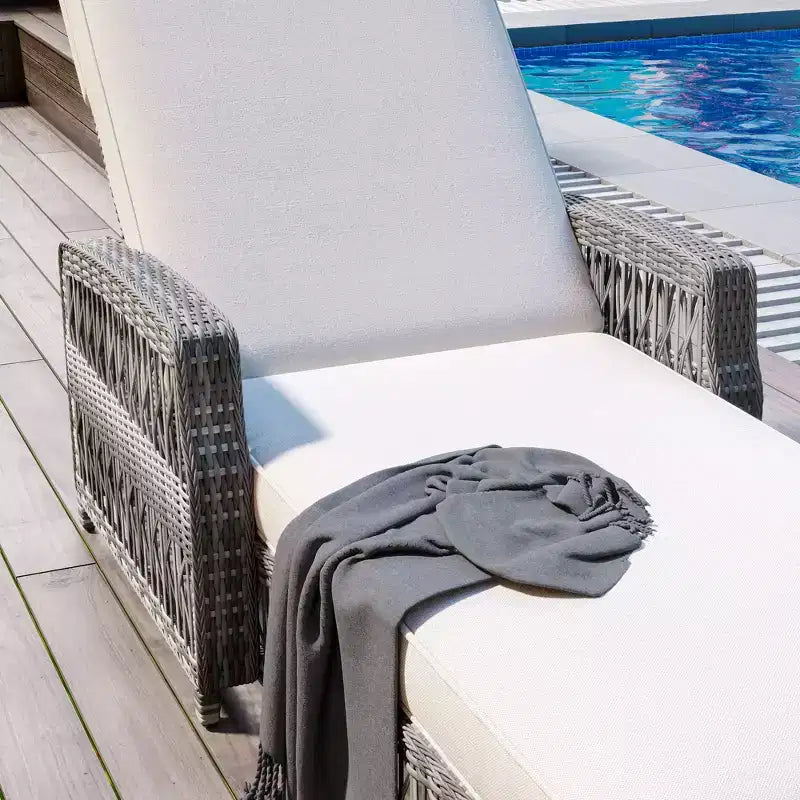 Merax Chaises Longues d'Extérieur en Osier 2 Pièces avec Dossiers Inclinables Réglables et Coussins Moelleux