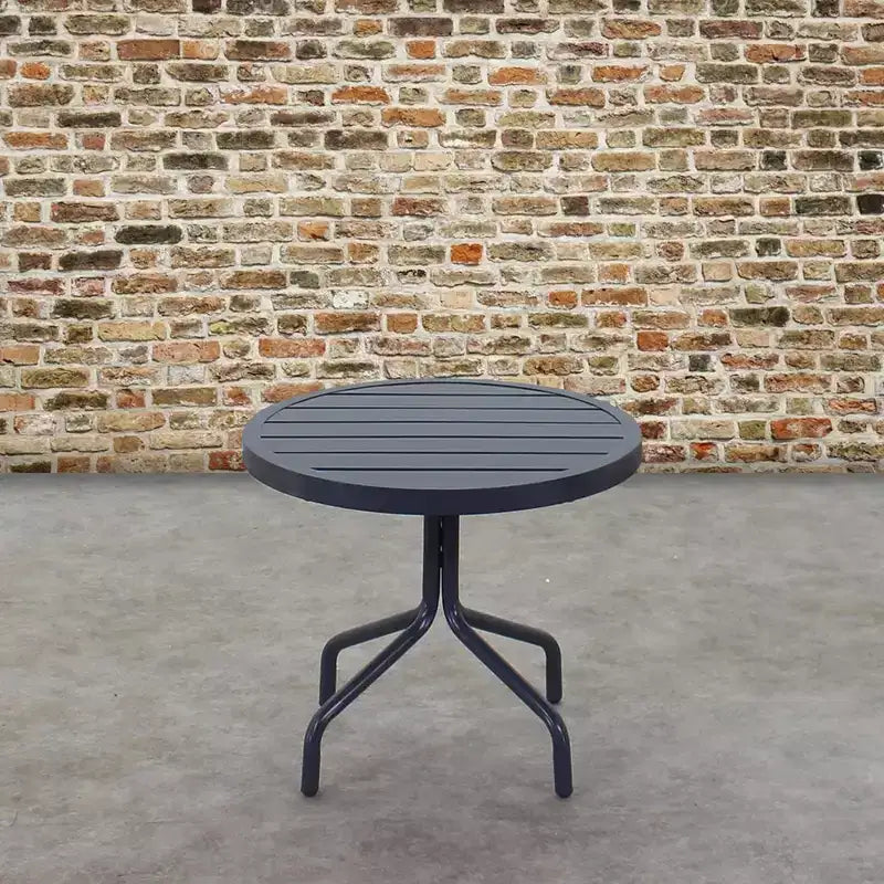 Ensemble de chaises longues de jardin 5 pièces Courtyard Casual Santa Fe avec ottomans Comprend deux chaises longues inclinables et deux ottomans et une table d'appoint