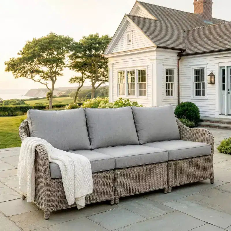 Canapé d'extérieur modulaire Martha Stewart Lily Pond à 3 places, en rotin tressé gris vieilli, avec coussins gris toutes saisons