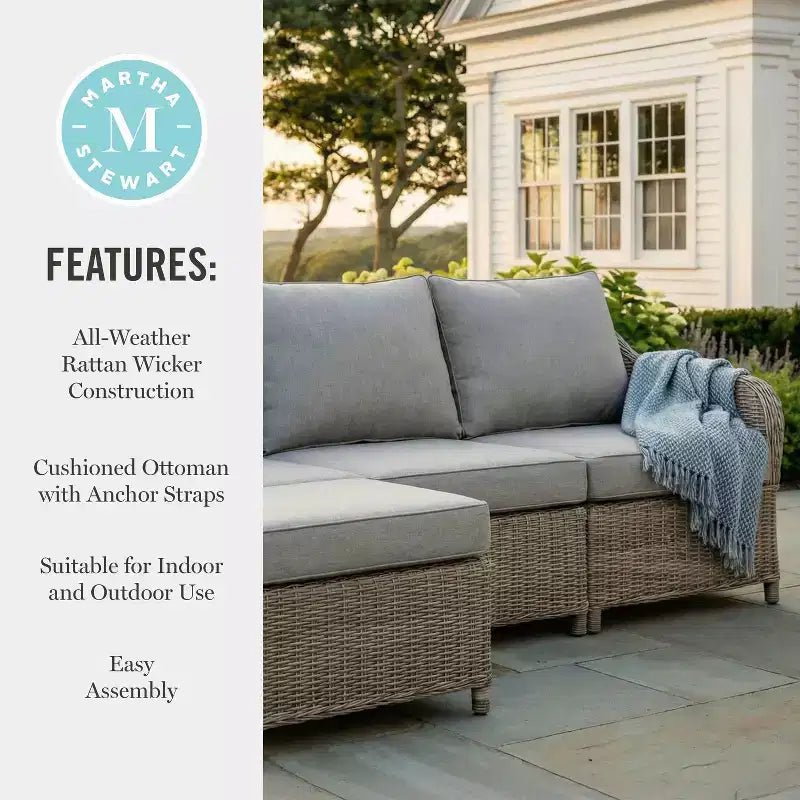 Canapé modulable 3 places d'intérieur-extérieur Martha Stewart Lily Pond avec pouf en osier tressé gris vieilli et coussins gris toutes saisons