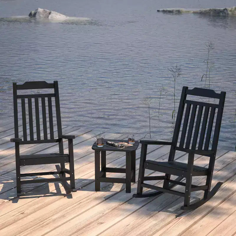 Merrick Lane Fauteuil à bascule d'intérieur/extérieur en polyrésine avec table d'appoint