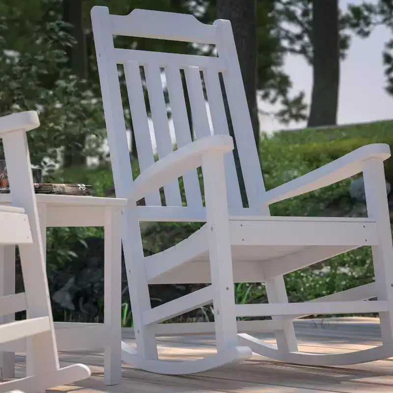 Merrick Lane Fauteuil à bascule d'intérieur/extérieur en polyrésine avec table d'appoint