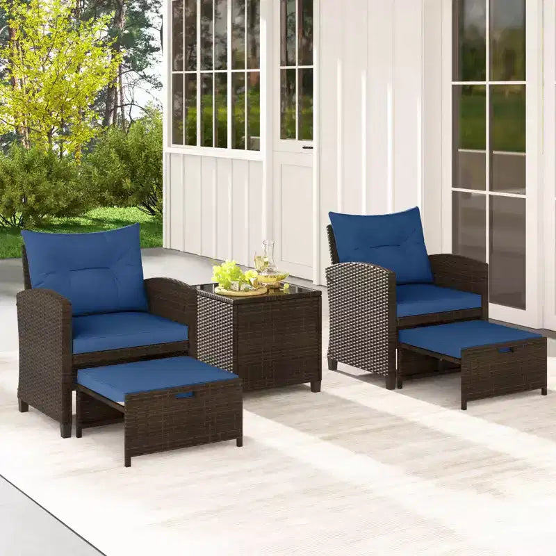 Costway Ensemble de Meubles de Patio en Rotin 5 Pièces avec 2 Ottomans et Table Basse en Verre Trempé Noir/Blanc Cassé/Bleu Marine/Rouge/Gris