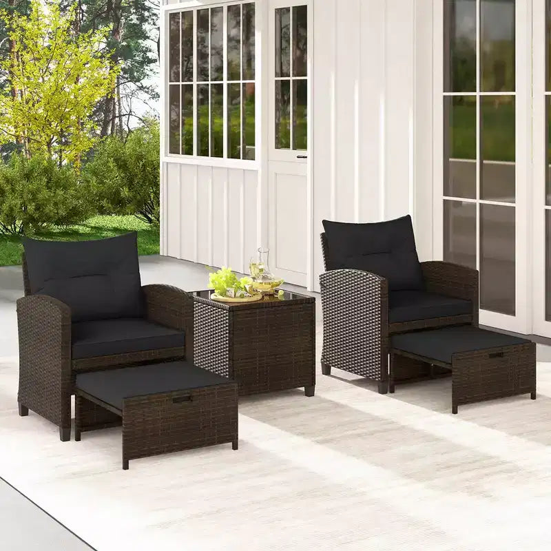 Costway Ensemble de Meubles de Patio en Rotin 5 Pièces avec 2 Ottomans et Table Basse en Verre Trempé Noir/Blanc Cassé/Bleu Marine/Rouge/Gris